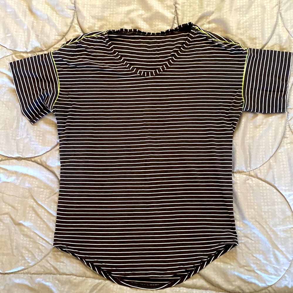 Lululemon sz8 B&W Striped T-shirt